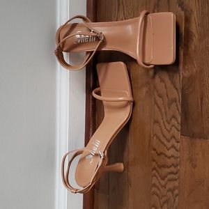NWOB-Minimalist Heeled Sandals